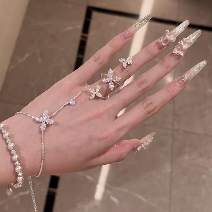 Exquisite European and American Geometric Flower Diamond Bracelet - Luxurious High-End Jewelry Design