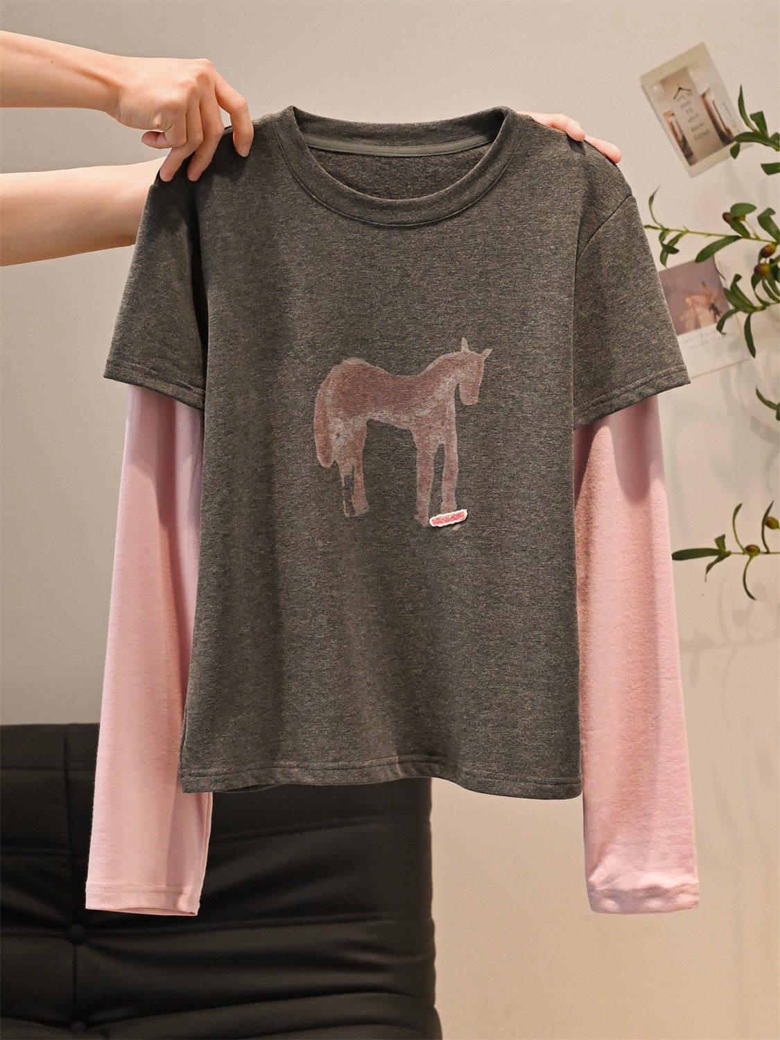 So Good It s Out of This World: Retro Horse Color-Block Long-Sleeve Designer Tee M