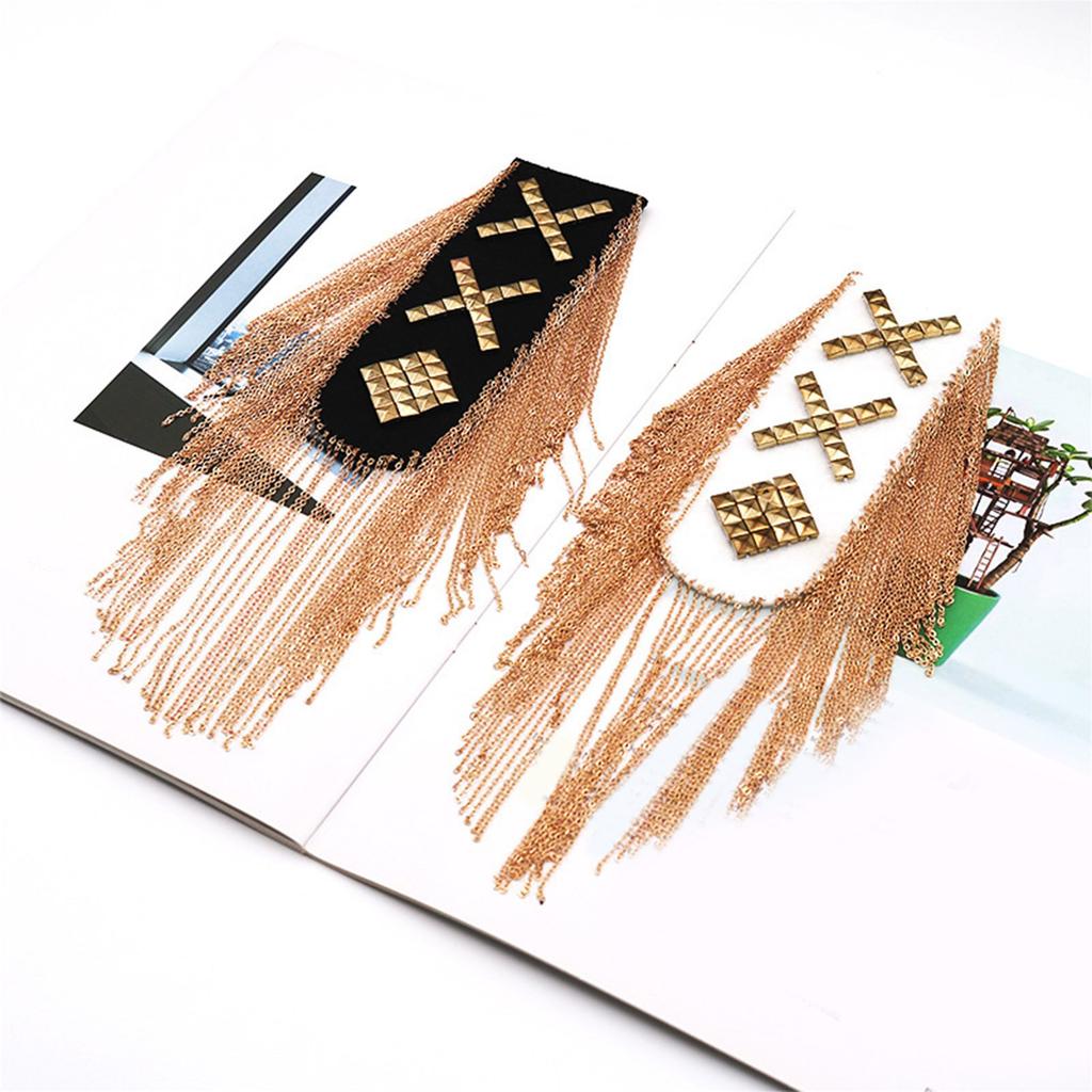 Spalline Punk Borchiate con Catena Dorata e Frange Spilla Distintivi Spalla per Blazer e Giacche