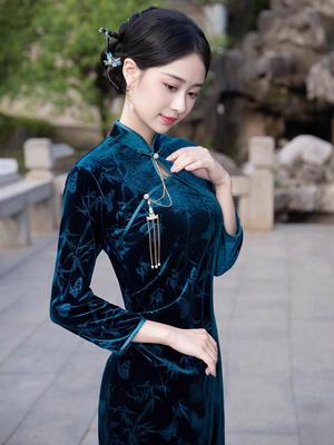 Velvet Long-Sleeve Cheongsam: Modern Shanghai Slimming Dress