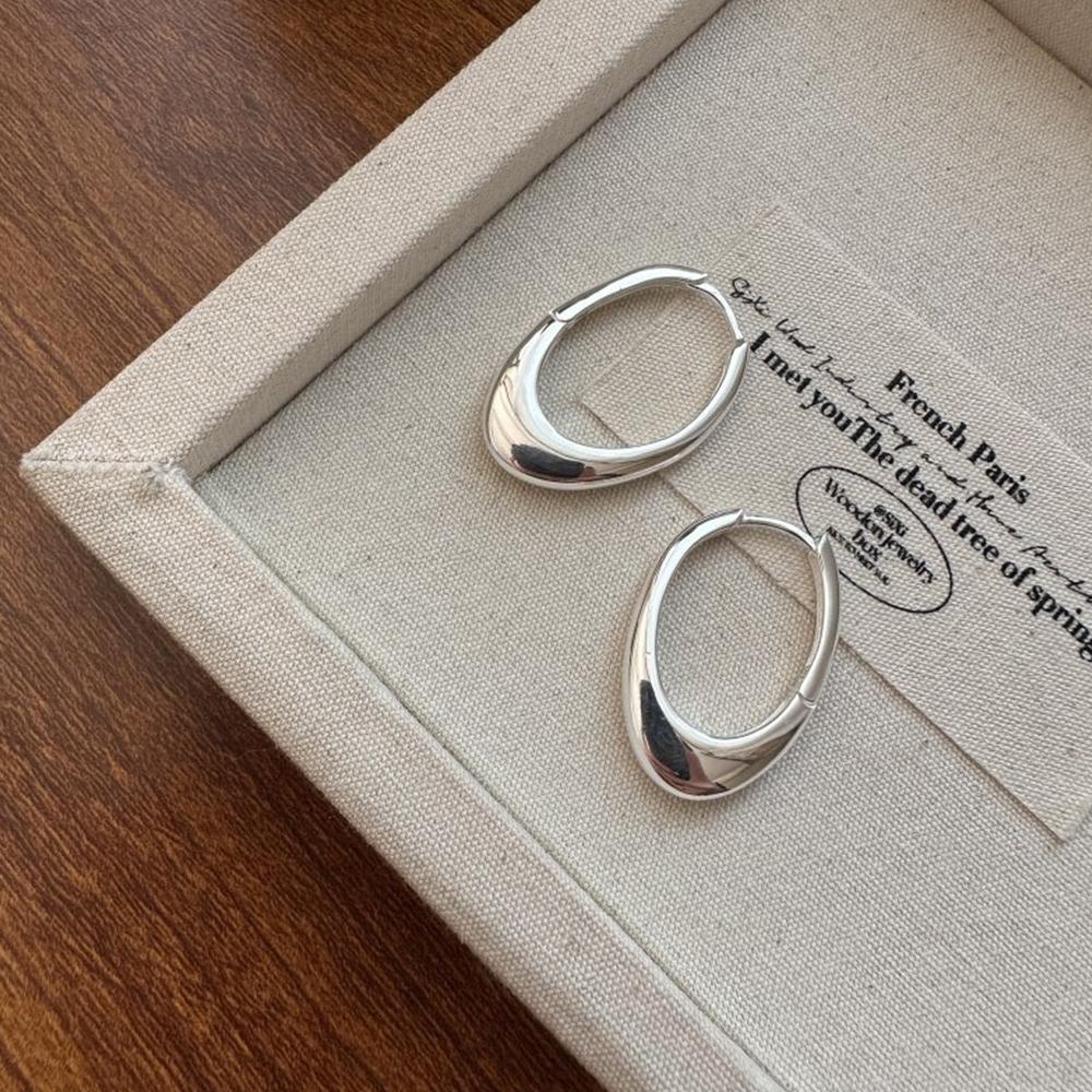 Hollow Minimalist Earrings Stylish Sterling Silver Earrings Oval Hoop Earrings  for Women