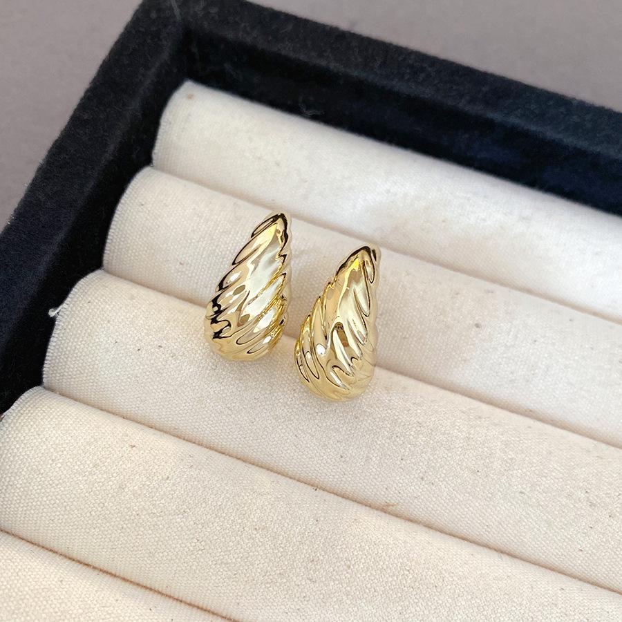 

Steel needle acrylic pleated thread water drop stud earrings light luxury high-end earrings new simple and versatile earrings