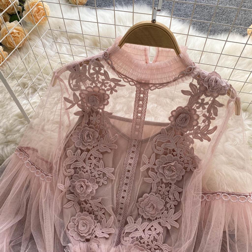 Niche 3D Flower Patchwork Mesh Lantern Sleeve Slim Fit Lace Top for Women