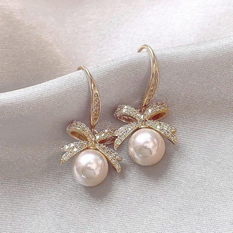 2025 Luxury Flower Shell Pearl Stud Earrings: Elegant Niche Design for Women