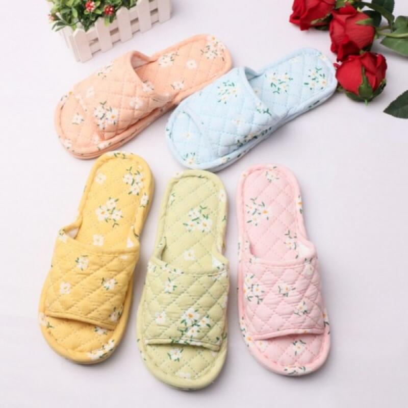 

Small Flower Triple Cushion Quilted Slippers Indoor Slippers Living Room Slippers pink