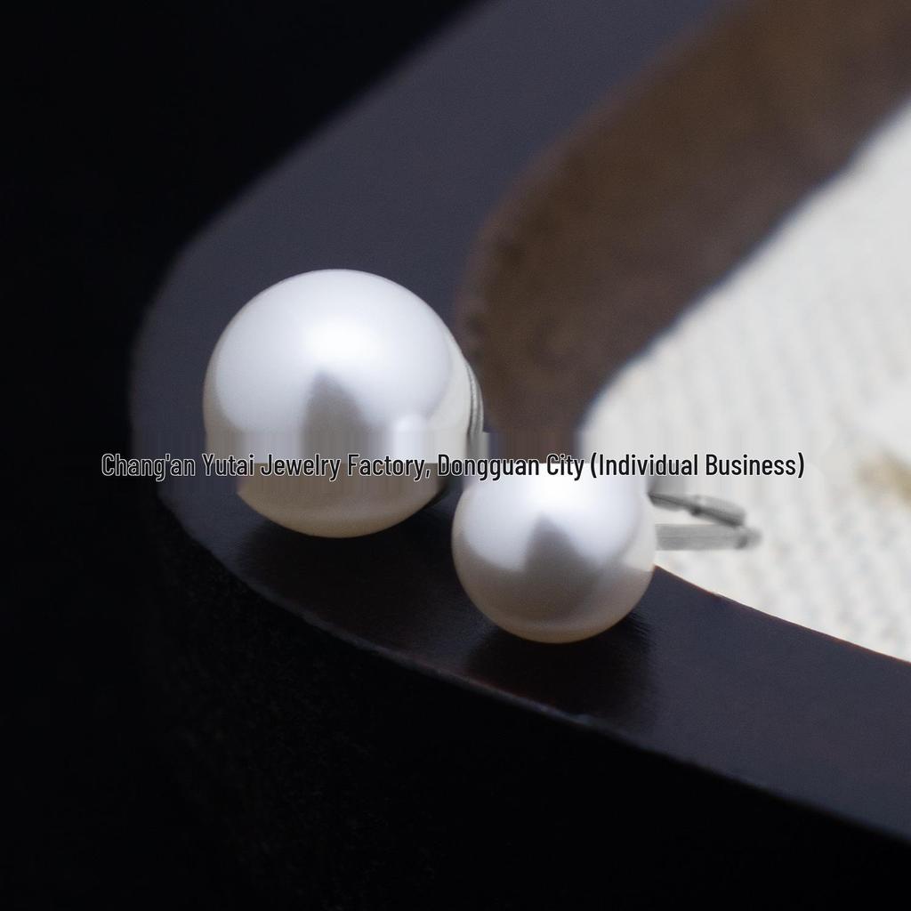 F136 Titanium Pearl Inlaid Luxury Stud Earrings – Niche Design, Versatile Jewelry for Piercing.