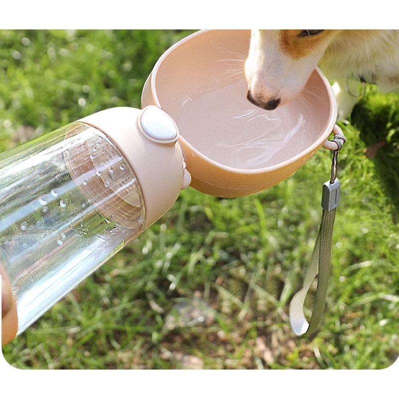 Przenośna butelka na wodę dla zwierząt kubek na wodę dla psa na spacery podróże lekki plastik prosty design akcesoria niezbędne na wędrówki na świeżym powietrzu