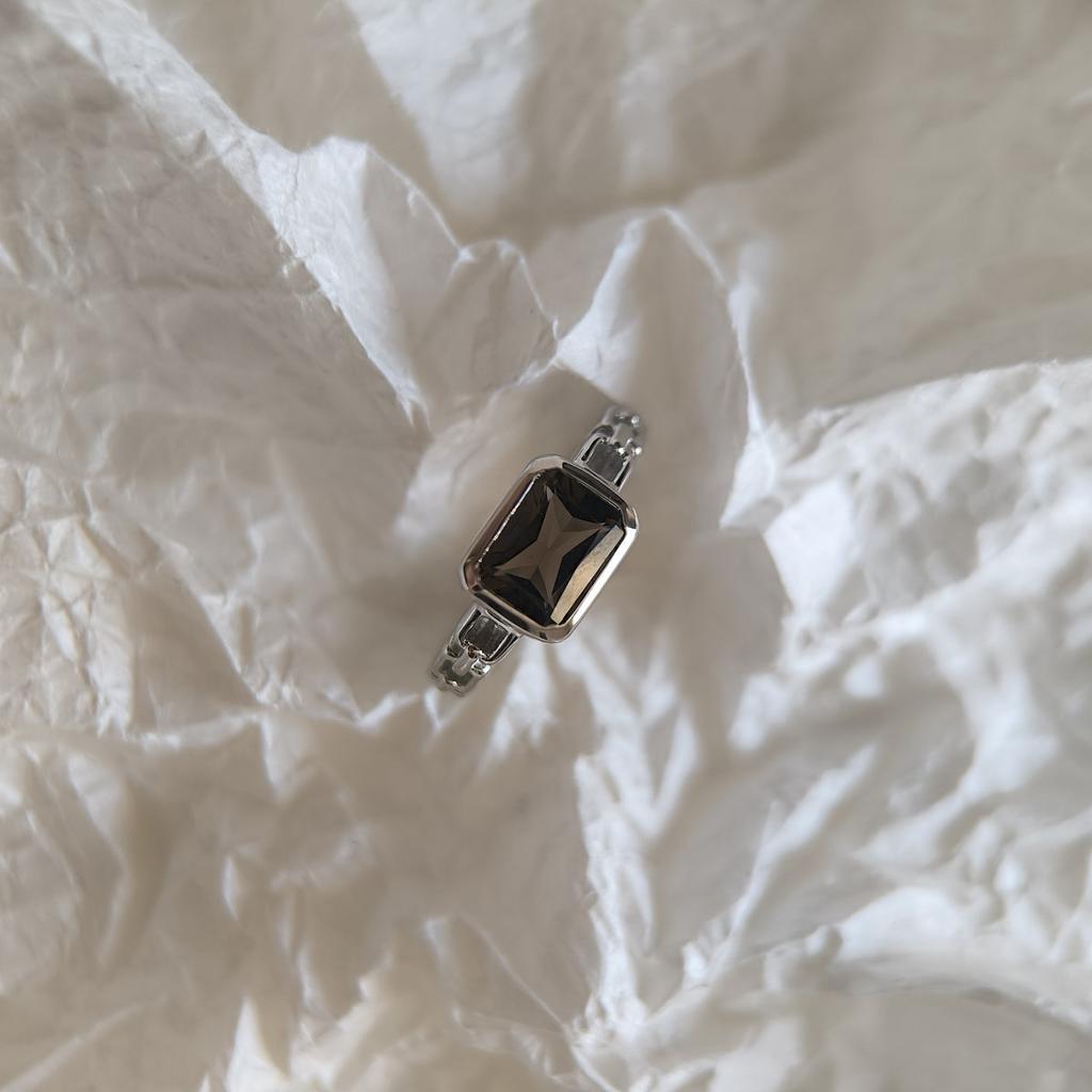 Серебряное кольцо с натуральным раухтопазом (дымчатым кварцем) 1.4ct, вес изделия 3,61 гр (2204374)