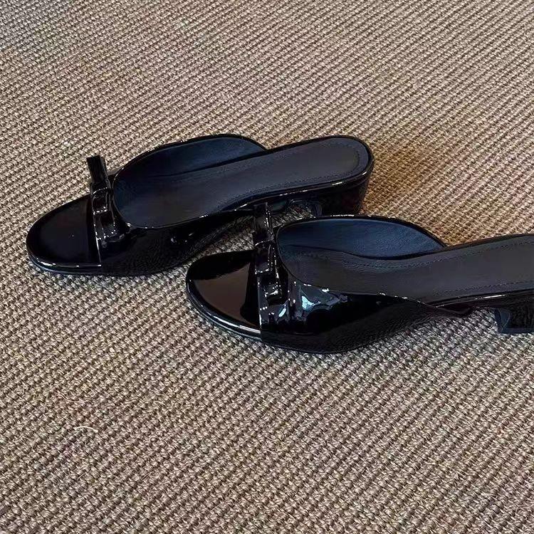 2025 new French patent leather black bow sandals women's versatile simple low-heeled casual open-toed slippers