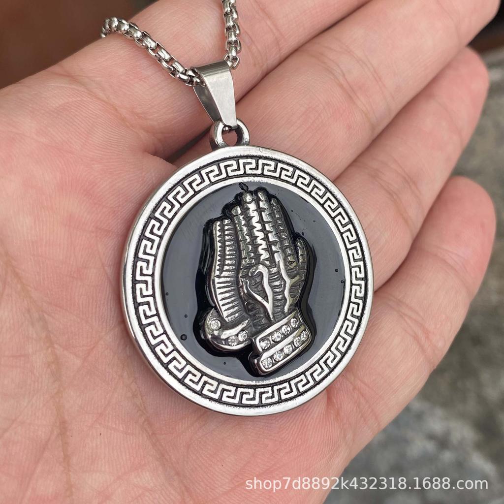 Personality Hip Hop Medallion Painting Oil Dripping Oil Prayer Hands Hands Palm Stainless Steel Pendant Titanium Steel Necklace