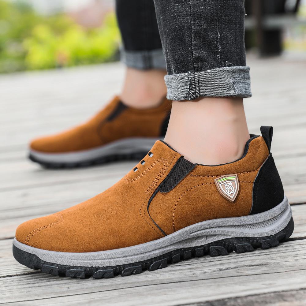 

2025 spring new men s casual shoes sports running shoes retro trendy shoes old Beijing lazy loafers men s shoes 44