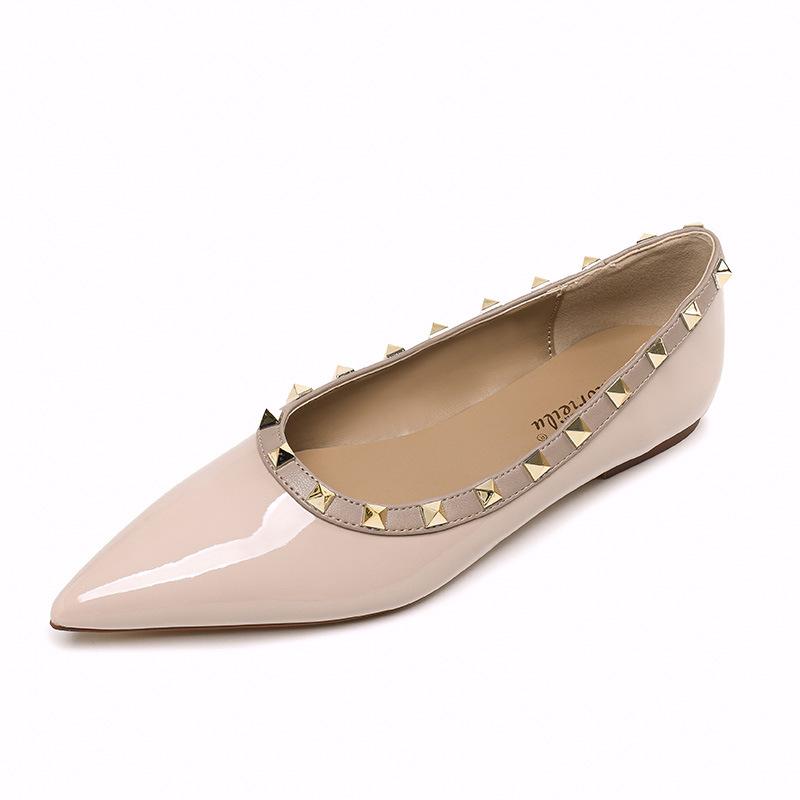 French Temperament Pointed Single Shoes Women Shallow Mouth Spring and Autumn Women Rivet Patent Leather Evening Breeze Gentle Flat Bottom Large Size