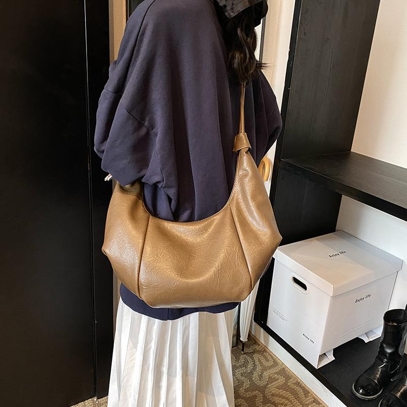 Korean Ins Large-capacity Retro Soft Leather Dumpling Bag Female Lazy Style Casual Versatile Commuter Shoulder Messenger Bag