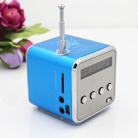 1/2 ks Bluetooth-kompatibilní Mini reproduktor Digitální displej Stabilní připojení Vodotěsný Dobíjecí FM rádio Přehrávač hudby
