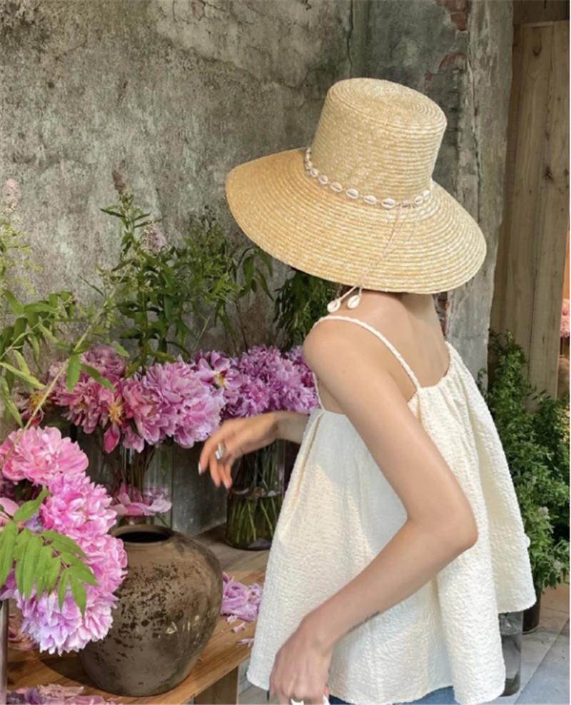 Hhp Ins Letní Ručně Pletený Slaměný Klobouk s Širokou Krempou Ozdobený Mušlemi a Provázkem Dámský Plážový Klobouk pro Volný Čas Sluneční Klobouk Velkoobchod