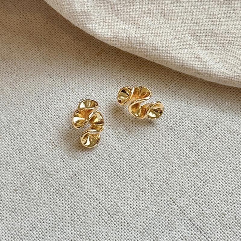 Elegant Flower Earrings Suitable for Women Comfortable Wear Ear Studs Suitable for Daily and Formal Occasions Wear