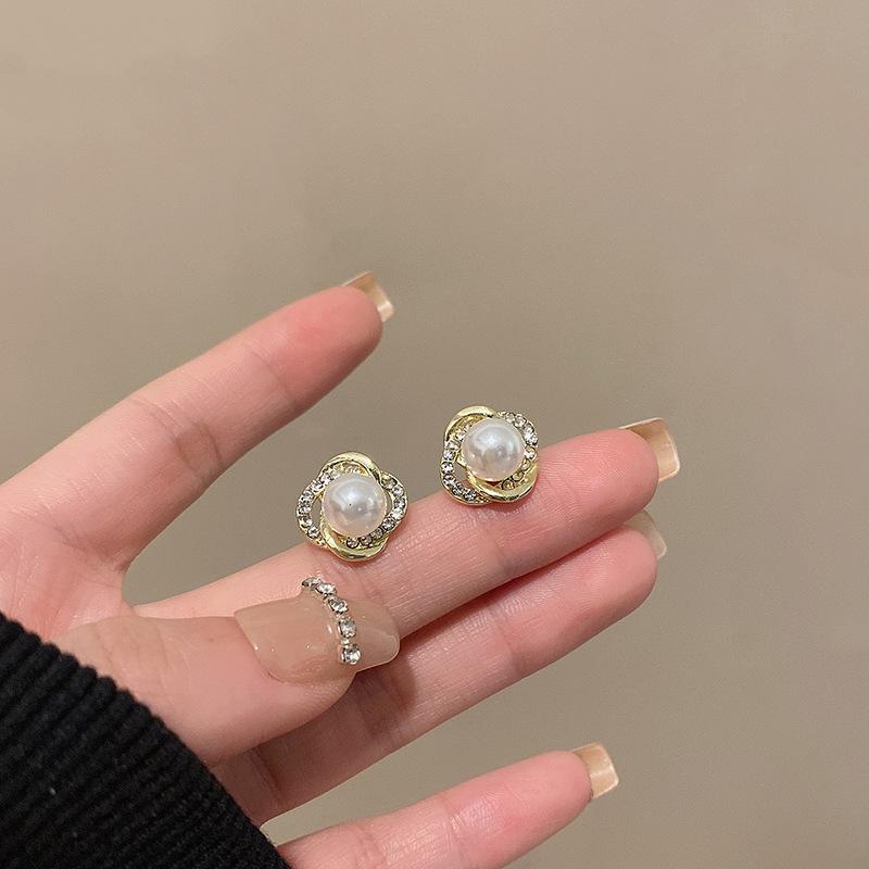 S silver needle flower pearl stud earrings female niche design earrings temperament Internet celebrity earrings