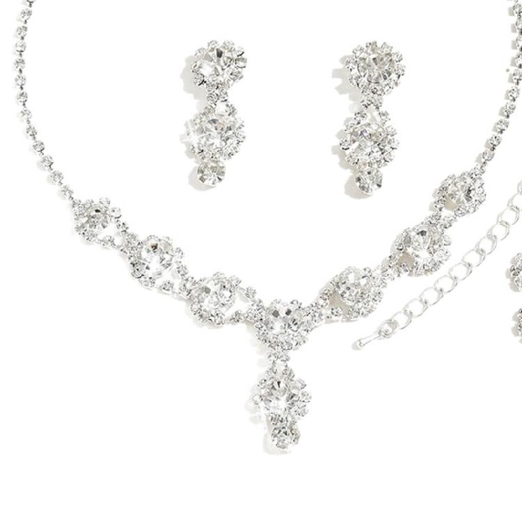 Fashionable Flower Design Rhinestones Jewelry Set Earrings Necklace Bracelet Suitable for Trendy Women Stylish Wear