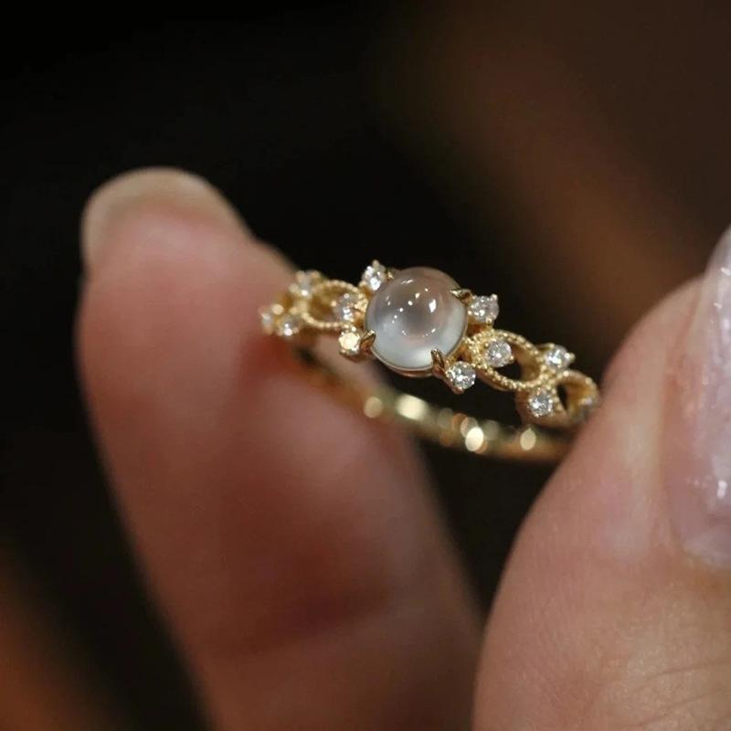 Niche Retro Imitation Moonstone Ring, Exquisite High-End Romantic Index Finger Ring, Egg Surface Fashion Women'S Ring