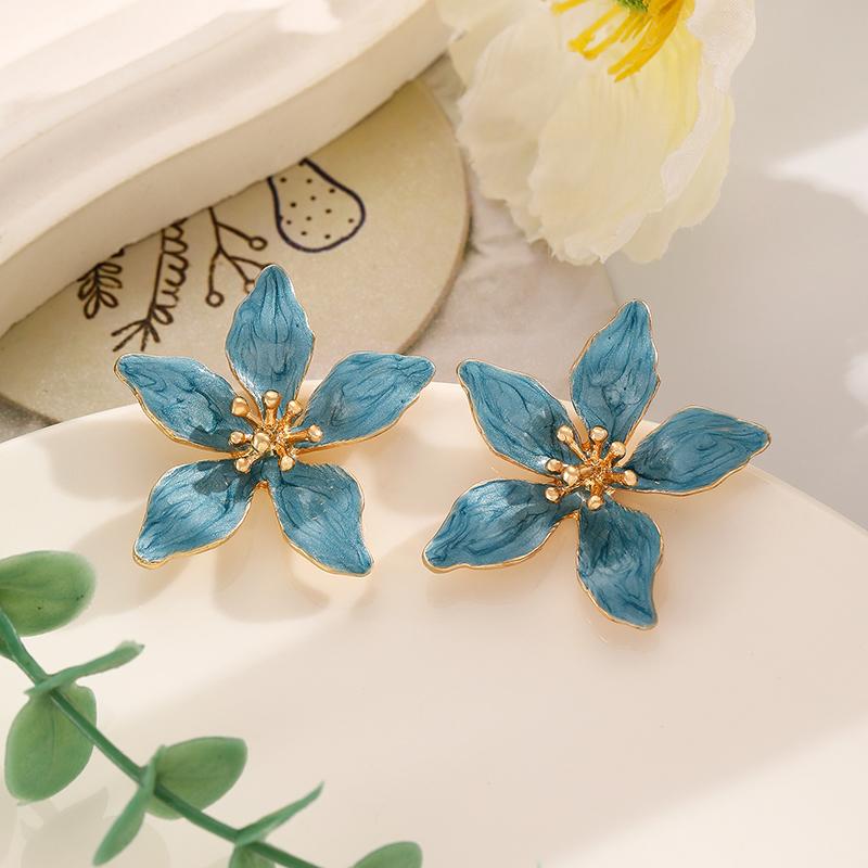 

Vintage Temperament Drop Oil Flower Stud Earrings for Women Elegant Fashion Metal Petal Earring Party Wedding Daily Jewelry