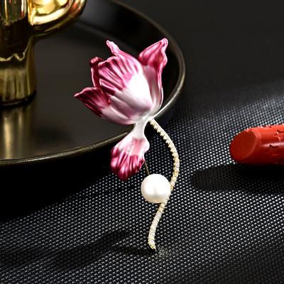 Damska Broszka Tulipana z Imitacją Pereł, Design Light Luxury, Modna i Wszechstronna, Niszowy Design, Broszka Kwiatowa