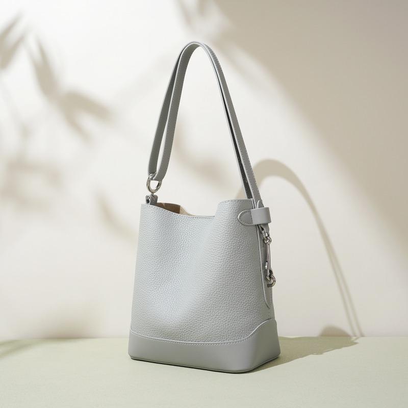 New large-capacity fashionable and simple bucket bag, lychee pattern leather shoulder bag, niche premium messenger bag for women