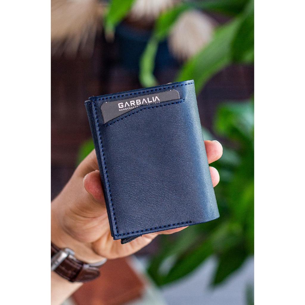 Schwarzes Kartenetui mit Lyons-Mechanismus