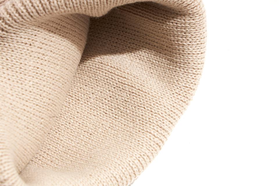 APOSTROPHE COMMA Main Label Short Beanie (Beige)