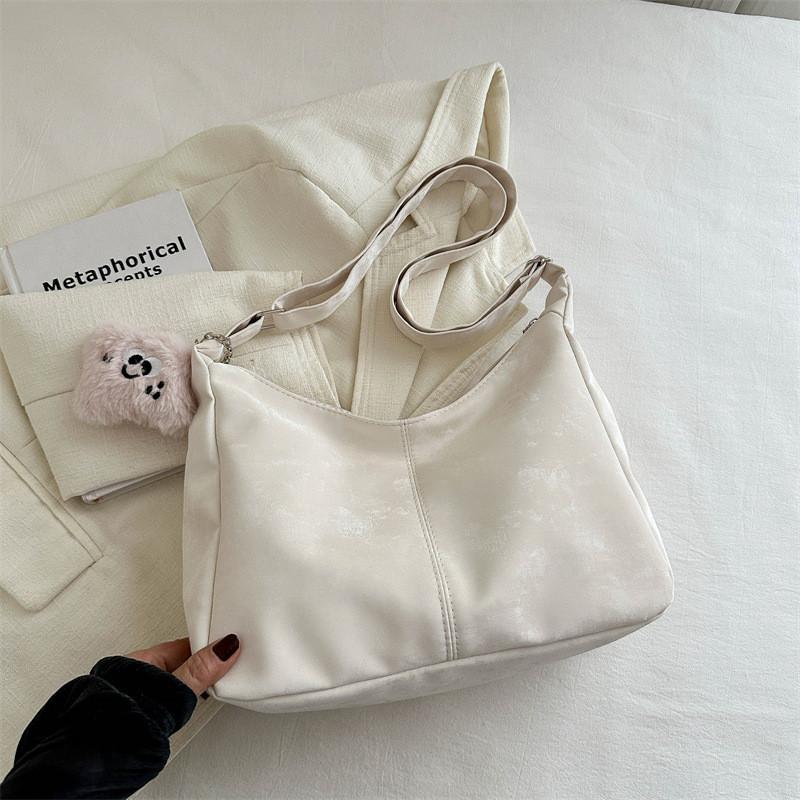 Elegant Stylish Large Capacity Shoulder Tote Bag With Trendy Colors And Chic Design