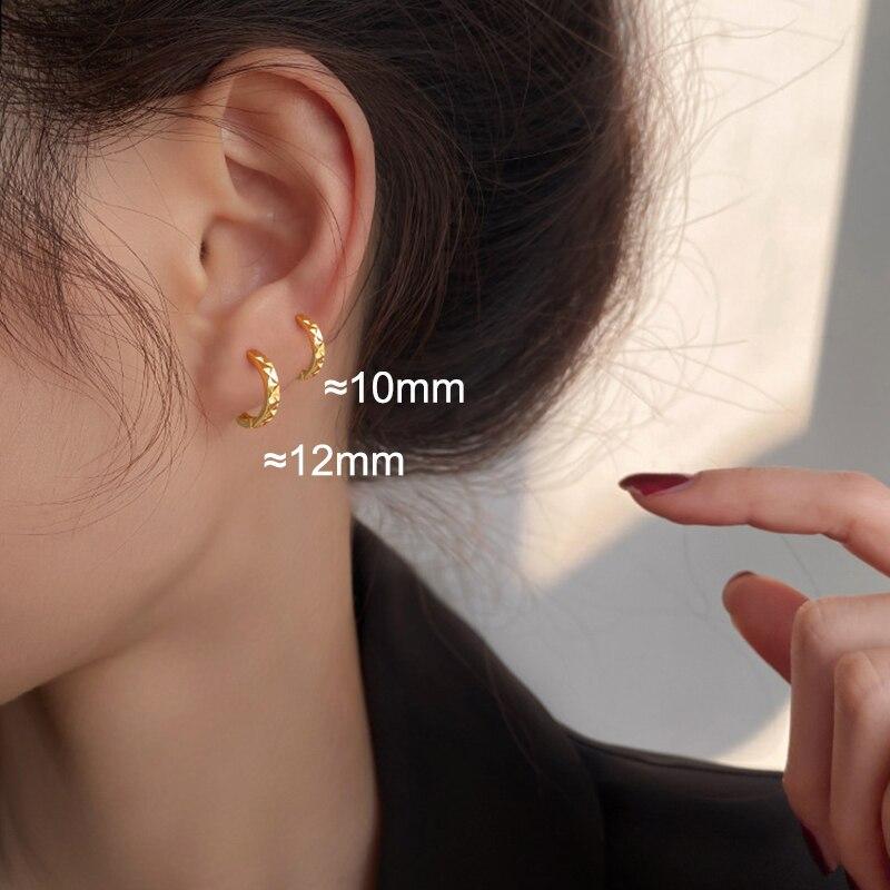 ANENJERY Geometric Chevron Hoop Earrings for Women Men Simple Fashion Circle Ear Buckle Huggies Trendy Jewelry Pendientes Mujer