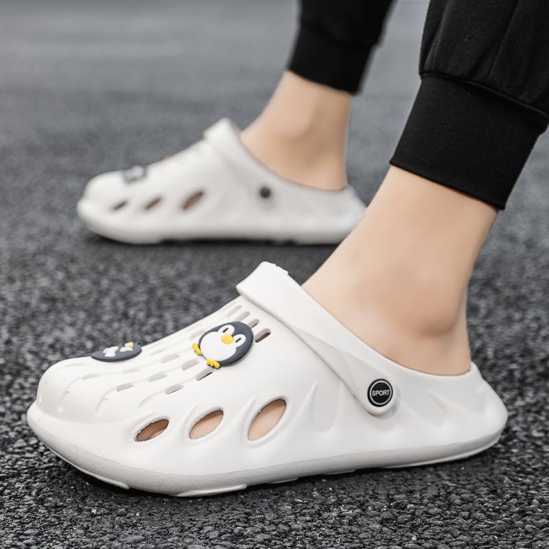 Fashion 2024 Hot Sale Sandal Slippers Cute Cartoon Clogs Men Women Mules Summer Beach Sandals Cave Hole Couple Garden Shoe For Students