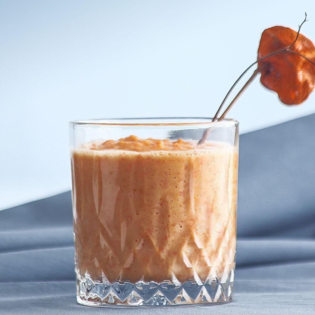 

4 чашки безалкогольных напитков