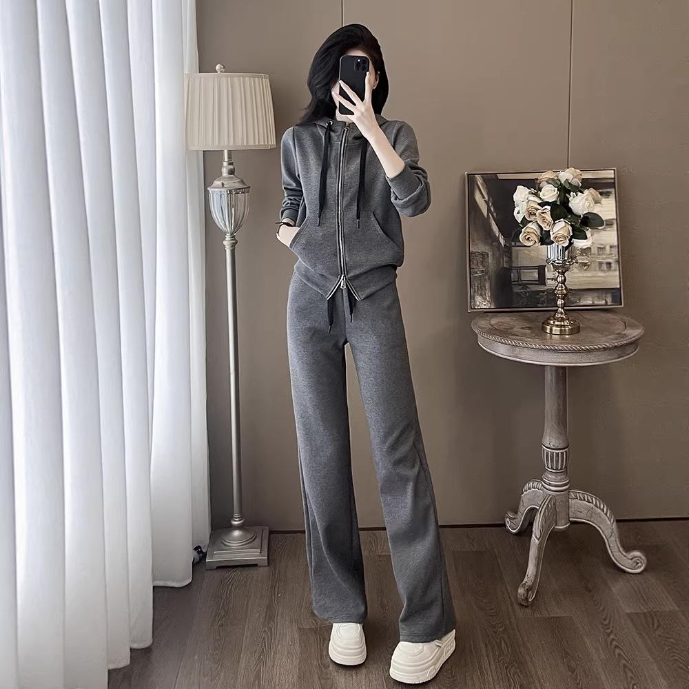 Autumn 2026 Women's Slim-Fit Grey Jacket and Wide-Leg Pants Sports Suit.