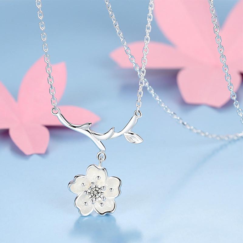 Elegante Suijue Halskette Klassischer Damenstil Schönes Blumendesign Silberschmuck