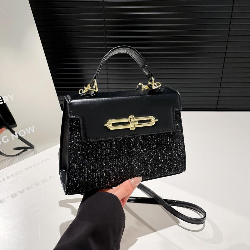 

2025 new shoulder messenger handbag bag women s fashion trendy with simple ins diagonal span small square bag чёрный