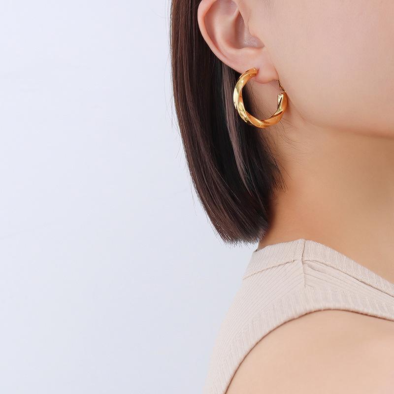 18K Gold-Plated Titanium Steel Twisted C-Shaped Earrings - Hong Kong Style
