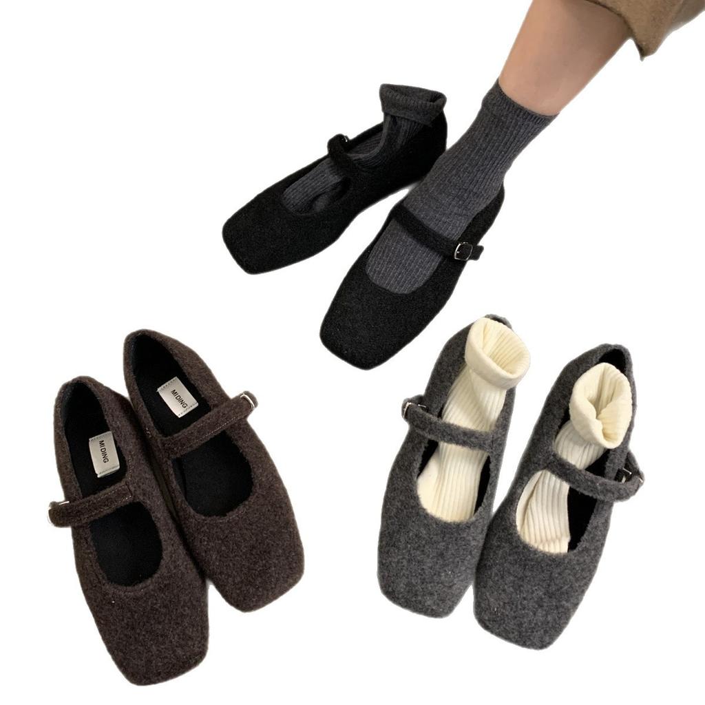 Wysokiej klasy puszyste buty w stylu zagranicznym na odzież wierzchnią damską 2025 nowe jesienno-zimowe francuskie retro temperament płaskie Mary Jane pojedyncze buty
