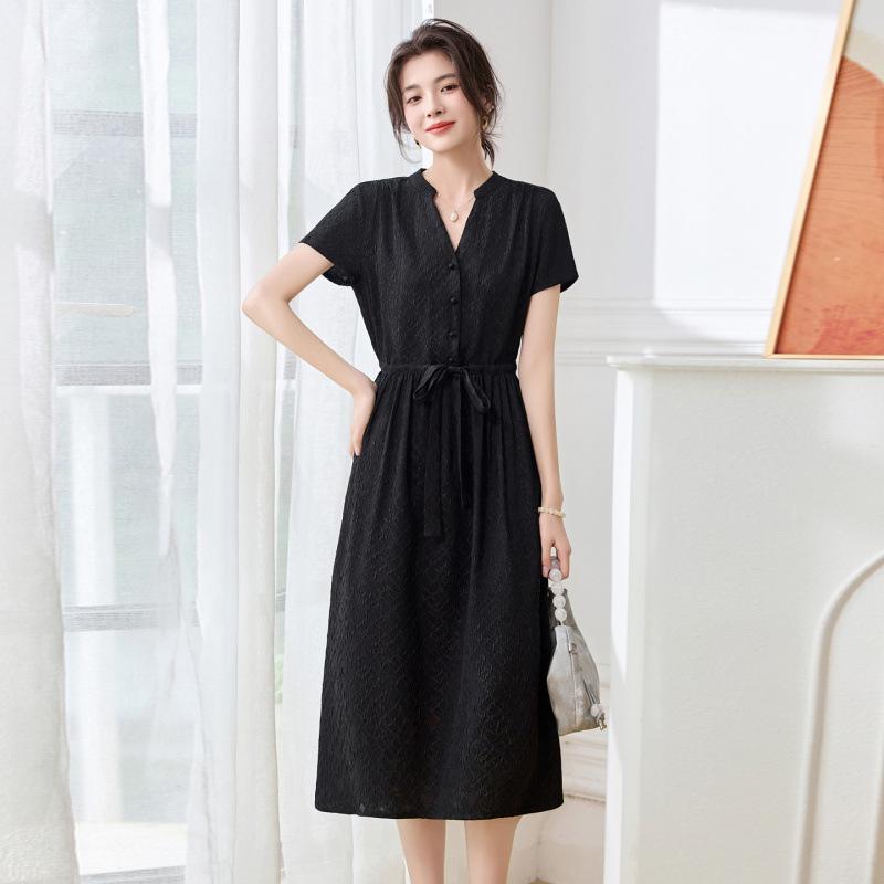 

Guanle wrinkled silk dress dress V-neck medium and long skirt waist thin mulberry silk dress M чорний