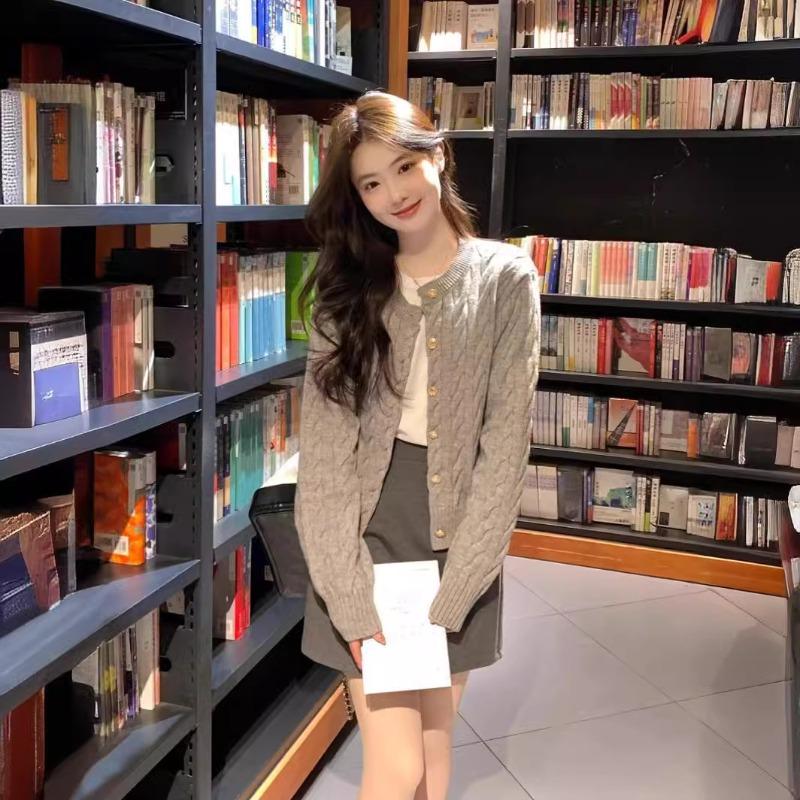 Sweater women's autumn new long-sleeved crew neck women's knitted cardigan retro gray high-end women's clothing