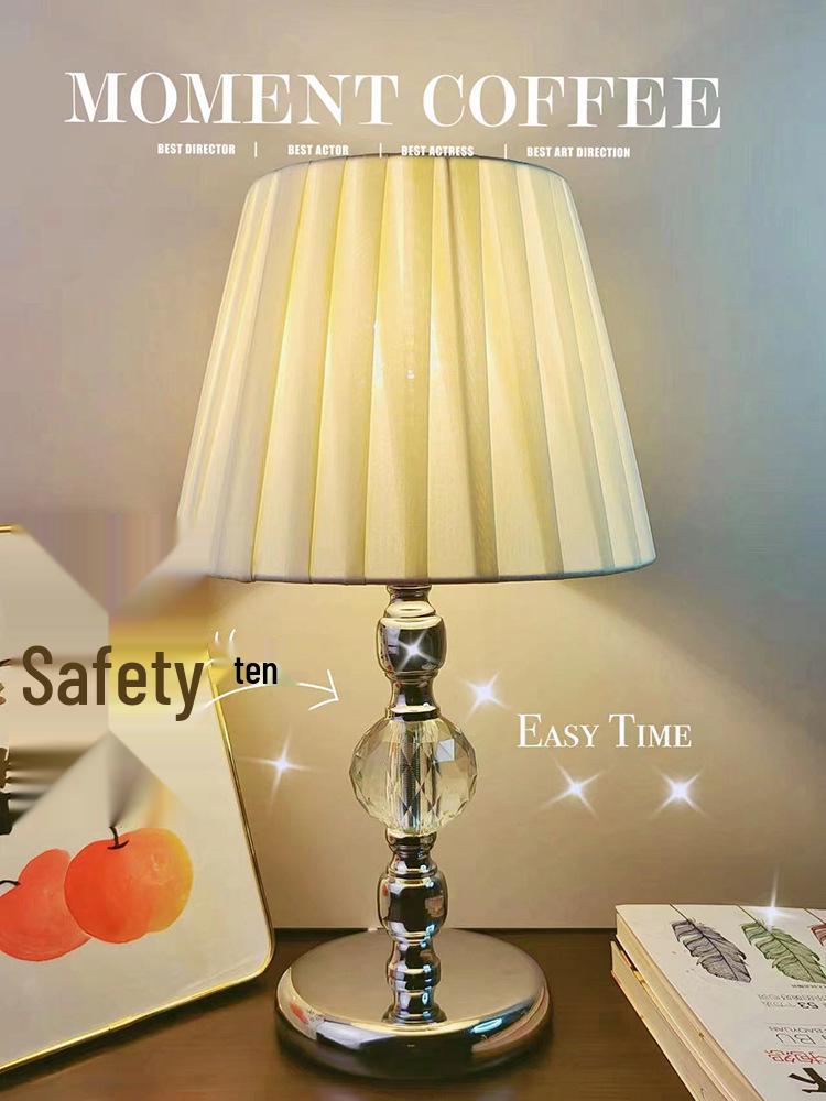 Vintage American LED Table Lamp – Retro Bedside, Office, Hotel Project, or Bedroom Use – Eye Protection & Dimmable Night Light.