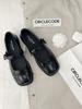 Retro Mary Jane shoes women's 2025 autumn new French versatile one-word buckle with low heel with skirt light mouth single shoes