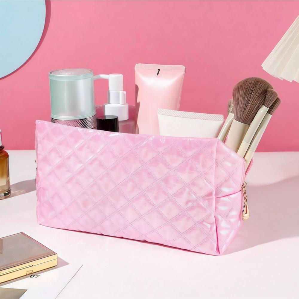 Multi-colored quilted travel makeup storage bag, with large capacity for storing essential skincare products for women.zwq
