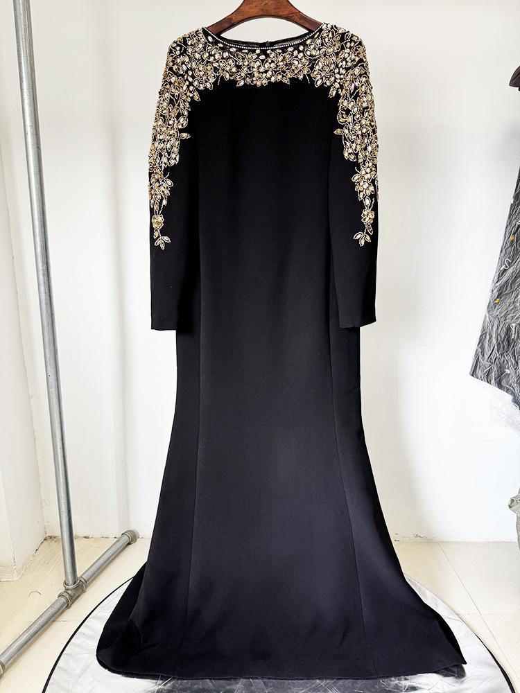 Elegant Grand Banquet Gown 2026: Mesh Splicing, Heavy Beading, Rhinestone Inlaid Long Dress