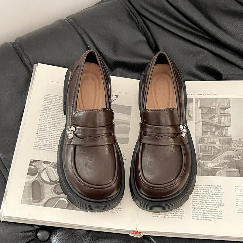 

Маленькие кожаные туфли на платформе, увеличивающие рост, женская мода, простые в британском стиле, 2025 новые осенне-зимние ретро туфли Мэри Джейн 40 коричневый
