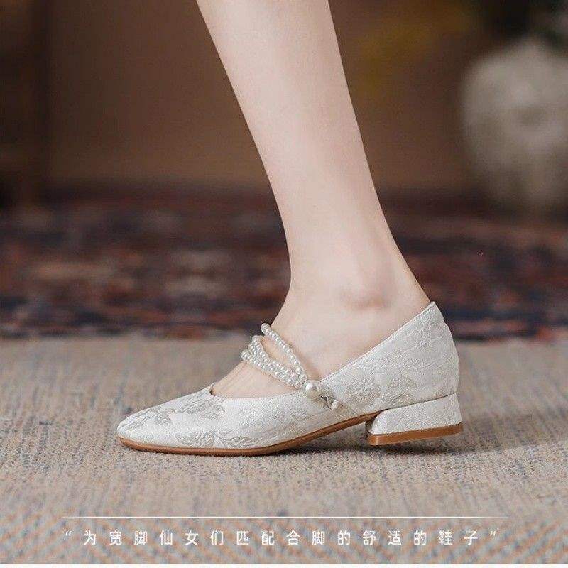 Chinese retro national style square head rare shoes pearl word Mary single shoes 2025 new bridesmaids beautiful cheongsam single shoes