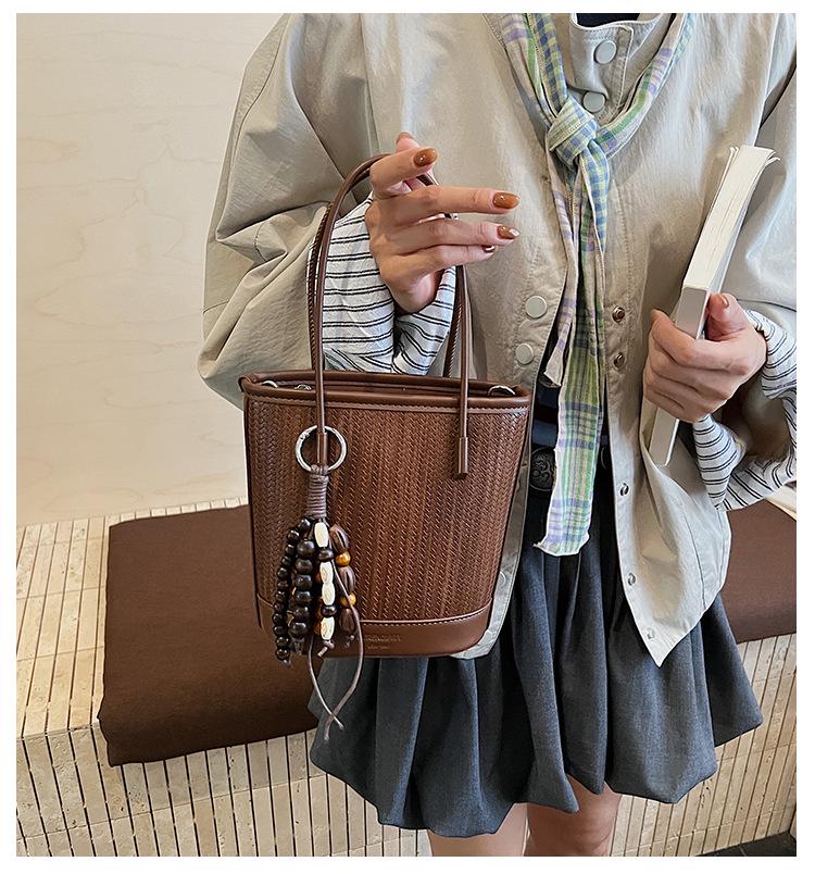 Niche High-End Women's French Luxury Woven Shoulder and Crossbody Bucket Handbag