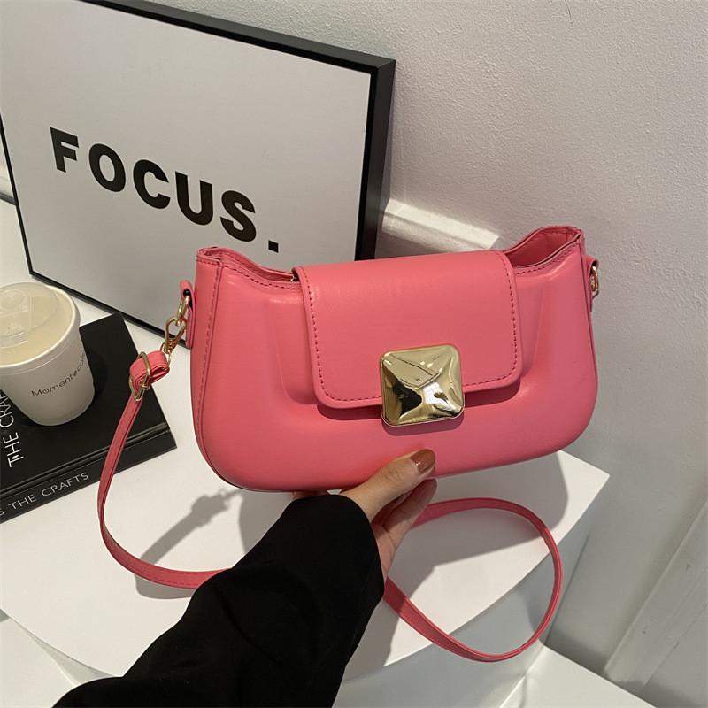 Fashionable Solid Color Minimalist Embossed Design 2023 Winter New Casual Trendy Armpit Diagonal Single Shoulder Small Square Bag Women Black