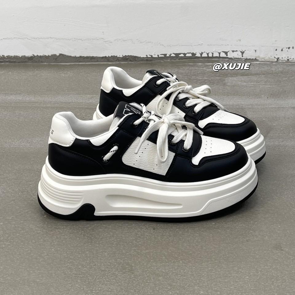 2025 Frühling und Herbst neue beliebte ins trendige leichte rutschfeste dicke Sohle erhöhende lässige Board-Schuhe Leder weiße Schuhe Damen