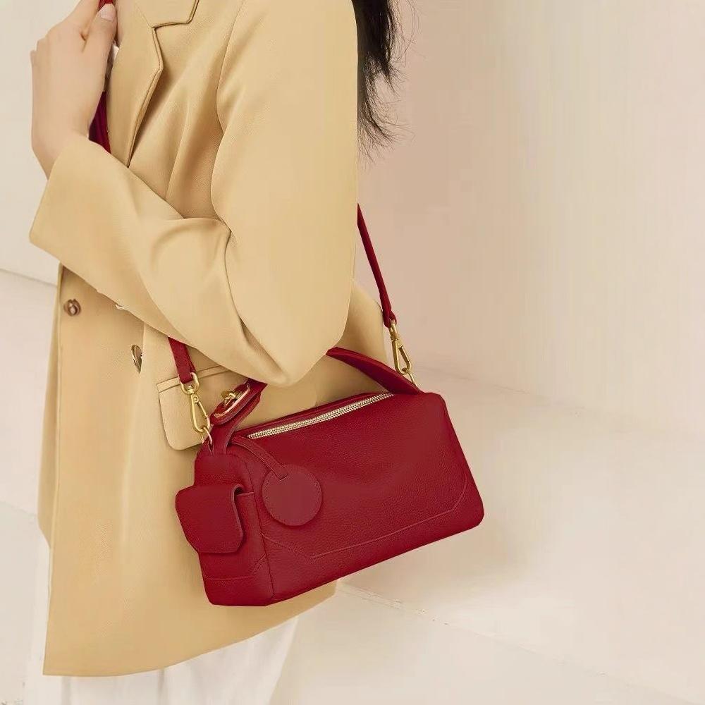 Bag Women's 2024 New Crossbody Soft Leather Large Capacity Commuter Boston Pillow Bag Women's Bag Portable Shoulder