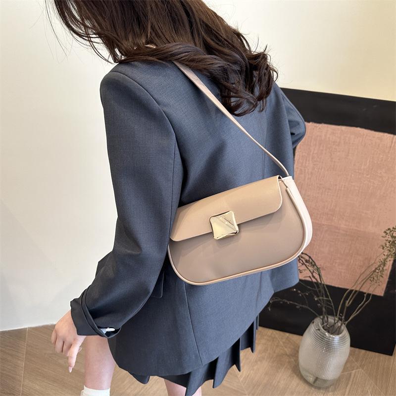 Bag candy color trendy fashion messenger bag 2025 new temperament foreign simple texture bag shoulder armpit bag